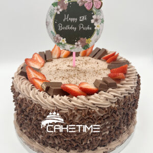 Chocolate Kit Kat Strawberry Cake
