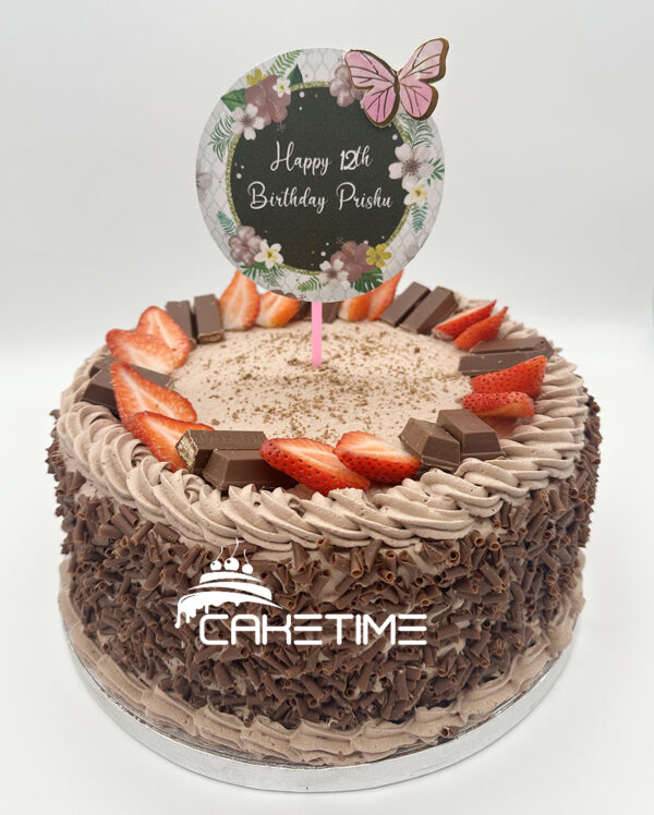 Chocolate Kit Kat Strawberry Cake